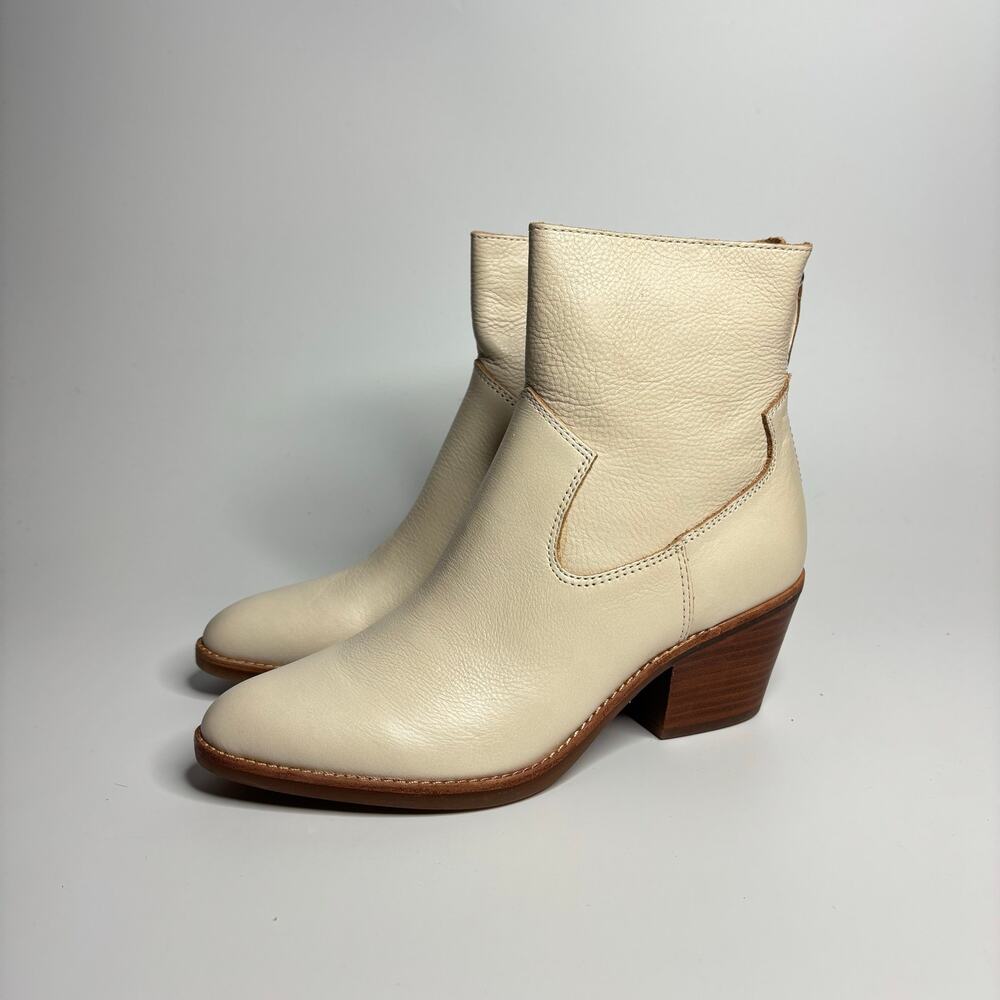 Sofft Annabell Leather Ankle Boots in Off-White